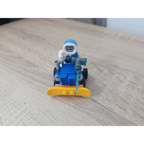 LEGO Creator Set 3 in 1 Firetruck 6911 Race Car 6910 Vehicles Marvel 76063 - Picture 4 of 9